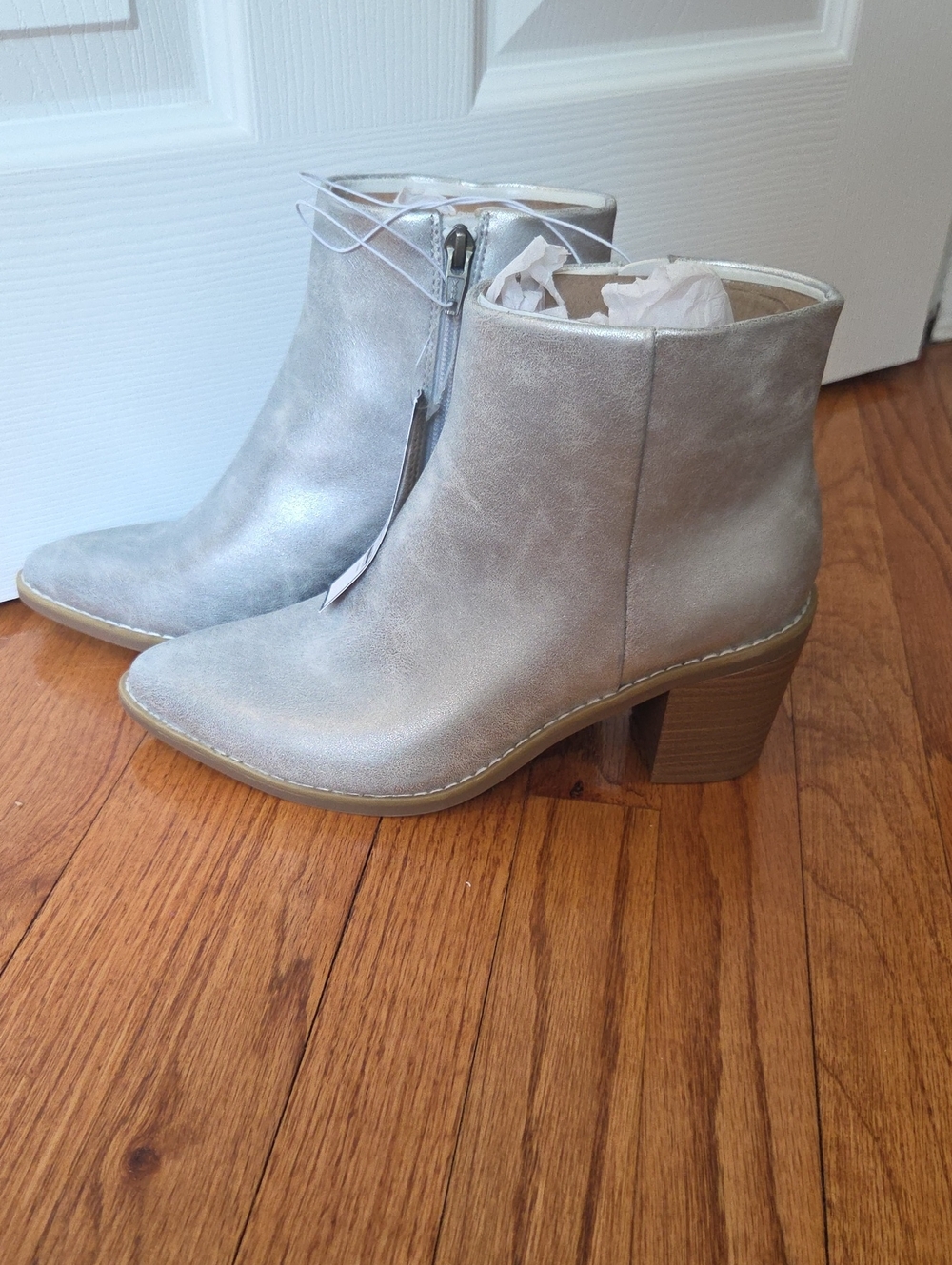 NWT-Universal Thread- Sz 7 Silver Boots